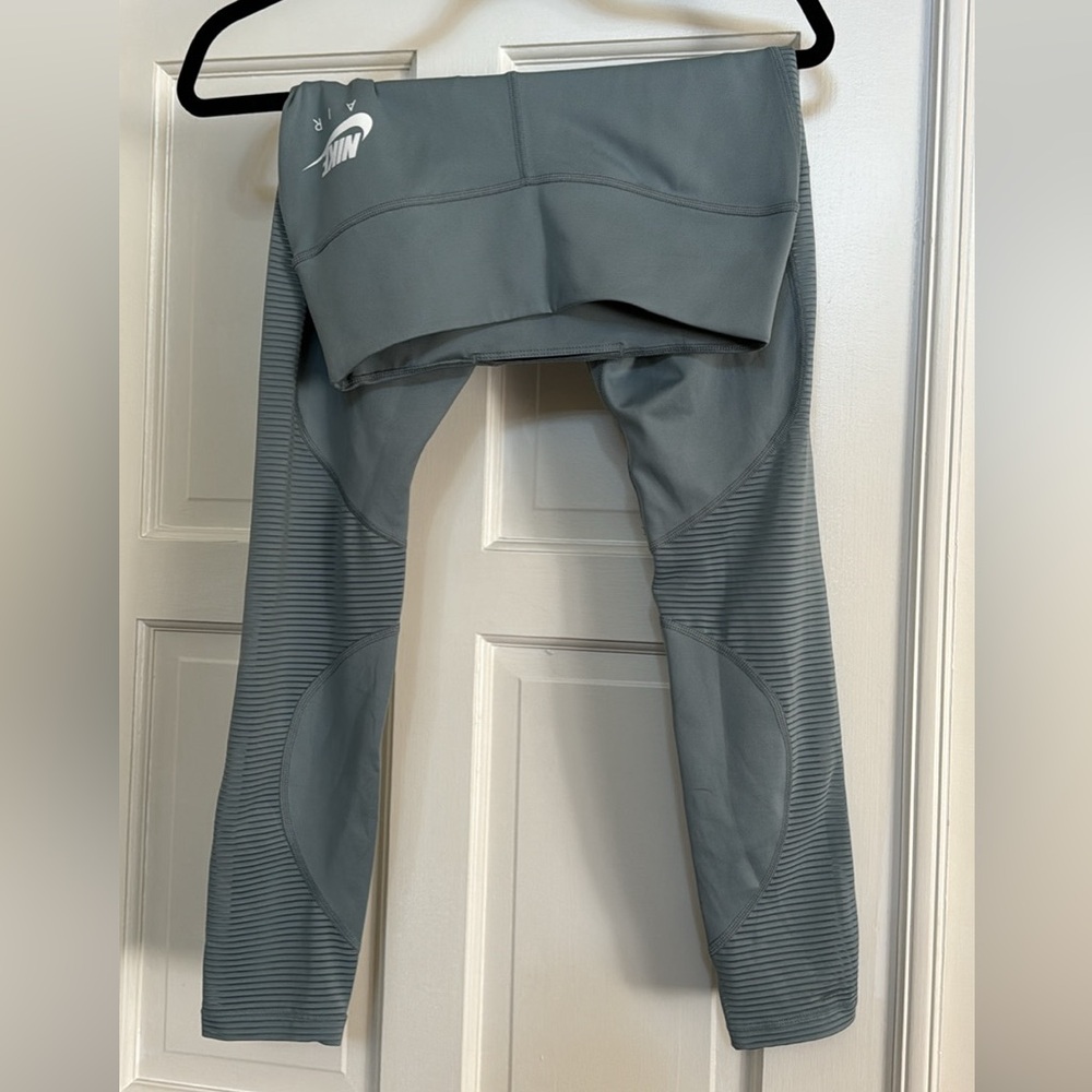 *SOLD* Nike Dri-fit Leggings Sz Medium
